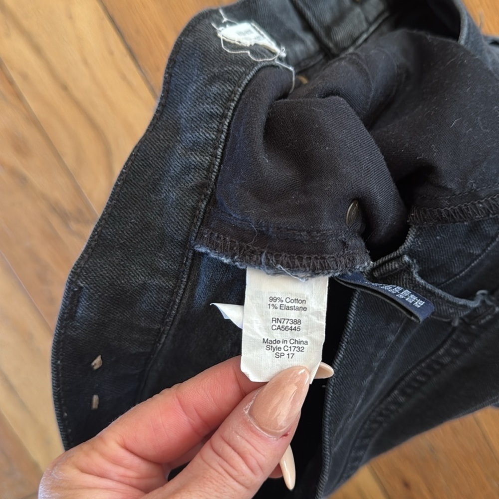 Madewell | Black Denim | High Rise Shorts | size 26 | raw hem | distressed - Picture 5 of 5
